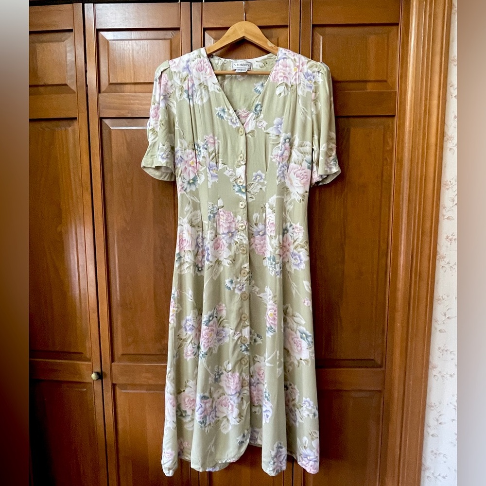 90’s Floral Button Up Dress